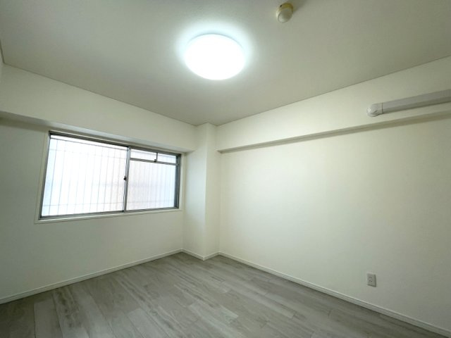 厚生町マンションの洋室|洋室6帖です。エアコンも設置可能です。