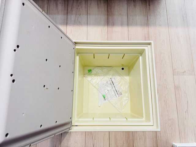 流山市加5丁目新築戸建【流山北小学校:7分】のキッチン|キッチン床下収納