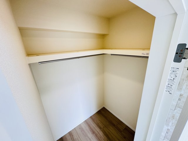 流山市加5丁目新築戸建【流山北小学校:7分】の収納|6.81帖寝室・ウォークインクローゼット