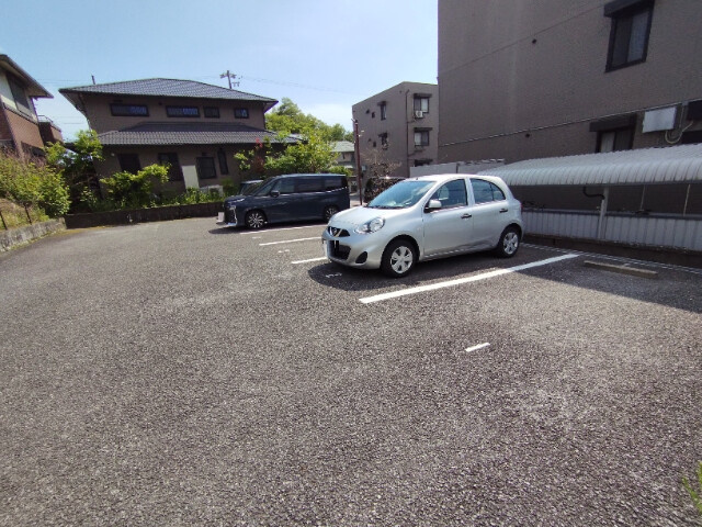 グロース　レイ　Ａの駐車場