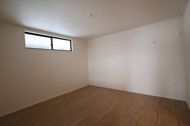 《仲介手数料無料》浦和区元町１丁目26-13新築一戸建てケイアイグレイスの洋室|1階 8帖