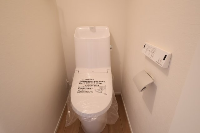 《仲介手数料無料》浦和区元町１丁目26-13新築一戸建てケイアイグレイスのトイレ|1階