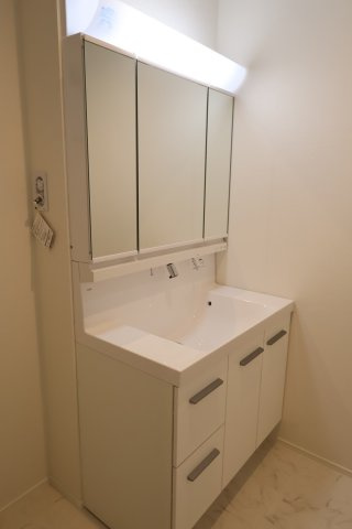 《仲介手数料無料》浦和区元町１丁目26-13新築一戸建てケイアイグレイスの独立洗面台