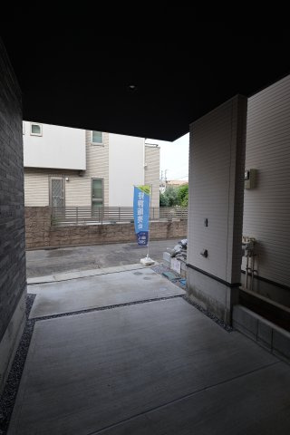《仲介手数料無料》浦和区元町１丁目26-13新築一戸建てケイアイグレイスの駐車場