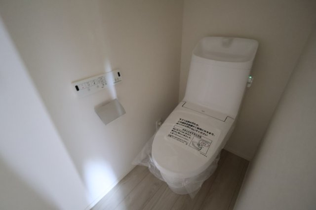 《仲介手数料無料》浦和区元町１丁目26-13新築一戸建てケイアイグレイスのトイレ|1階