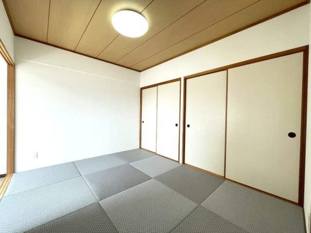 ノーブルコート中庄の和室|和の落ち着きとモダンな印象を兼ね備えた和室です。