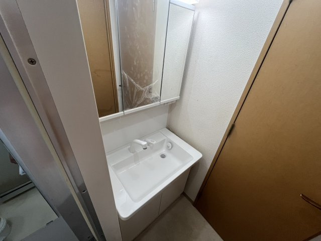 インプルーブ三宮イーストの独立洗面台|同物件別部屋写真