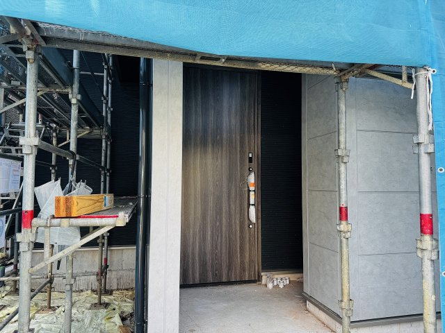 八王子市　暁町　新築一戸建て　０１期の玄関|～玄関は安心のWロックキーを採用～