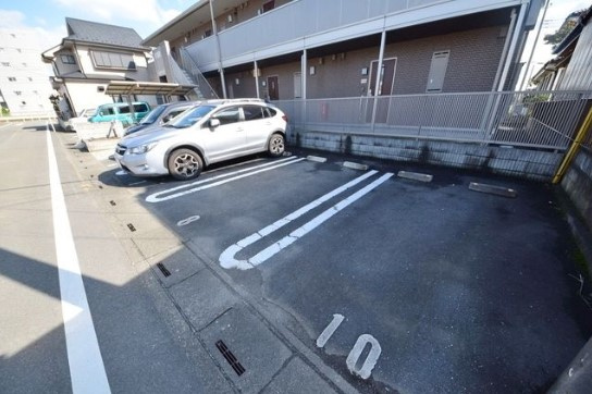 コンフォート並木西の駐車場