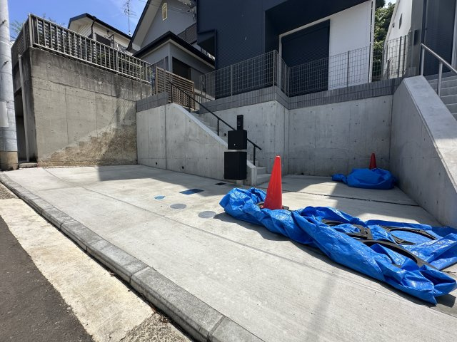 神奈川区三ッ沢上町の駐車場|カースペースは2台駐車可能です。