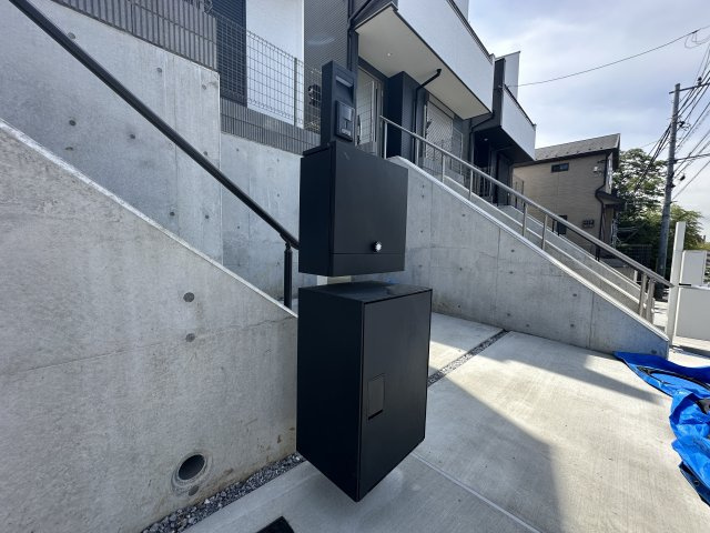 神奈川区三ッ沢上町のその他|不在時にもあると大変便利な宅配ボックスを完備。