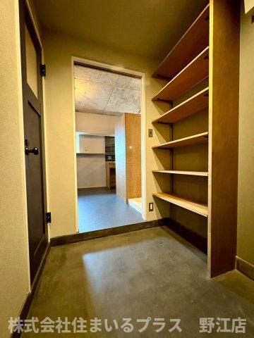 日商岩井京橋ハイツの玄関
