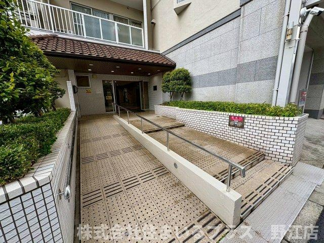 日商岩井京橋ハイツのエントランス