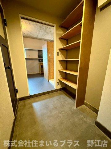 日商岩井京橋ハイツの玄関