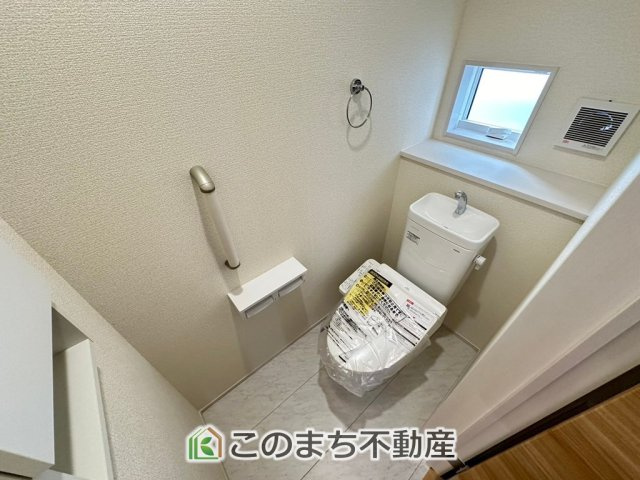 ブルーミングガーデン宇都宮市江曽島町のトイレ|同社施工物件の写真です。※建具やフローリング、その他仕様が違う場合がございます。