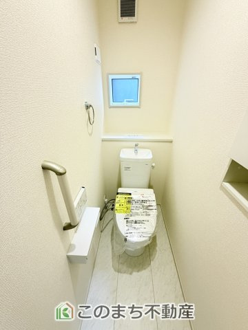 ブルーミングガーデン宇都宮市江曽島町のトイレ|同社施工物件の写真です。※建具やフローリング、その他仕様が違う場合がございます。