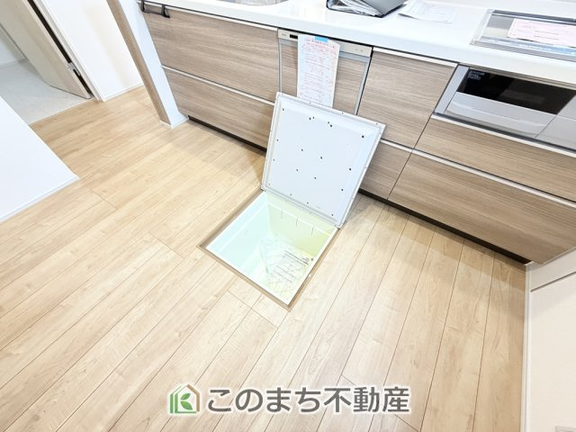 ブルーミングガーデン宇都宮市江曽島町の設備|同社施工物件の写真です。※建具やフローリング、その他仕様が違う場合がございます。