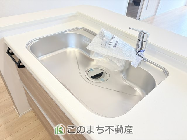 ブルーミングガーデン宇都宮市江曽島町のキッチン|同社施工物件の写真です。※建具やフローリング、その他仕様が違う場合がございます。