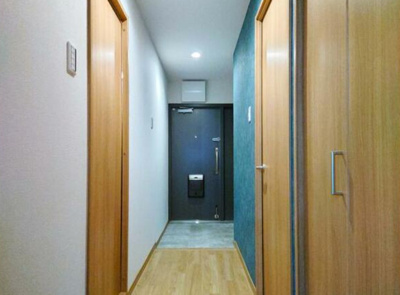 【玄関】 | コンドミニアム千里中央 | 物件を比較検討したいお客様には、「物件比較見学プラン」をご用意しております。こちらの物件だけでなく、お客様の希望に沿った物件を、いくつかまとめてご案内させて頂きます。