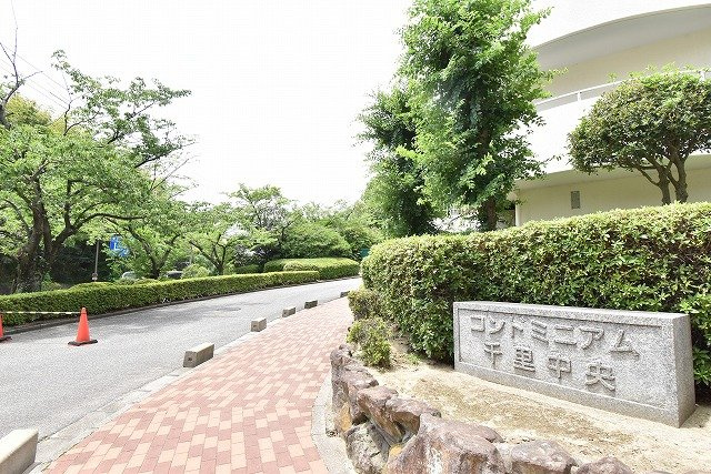 【その他】 | コンドミニアム千里中央 | こちらの物件近くの教育施設や、スーパー・公園など、物件周辺の住環境を併せてご案内させて頂きます。ぜひ、現地での暮らしをイメージなさって下さい！