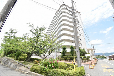 【外観】 | コンドミニアム千里中央 | エイブルだけの嬉しいサービス、ご用意しております。詳細は、お気軽に当社までお問合せ下さいませ！