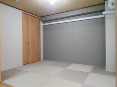 【洋室】 | コンドミニアム千里中央 | サイトに掲載されていない箇所の写真、撮影してお届けさせて頂きます！気になる物件で、見たい部分の画像が無い場合は、弊社スタッフまでご連絡下さいませ。お客様の気になる箇所を、カメラにて撮影して参ります！