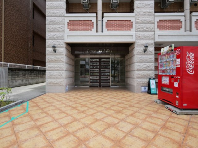 Luxe新大阪Iのエントランス