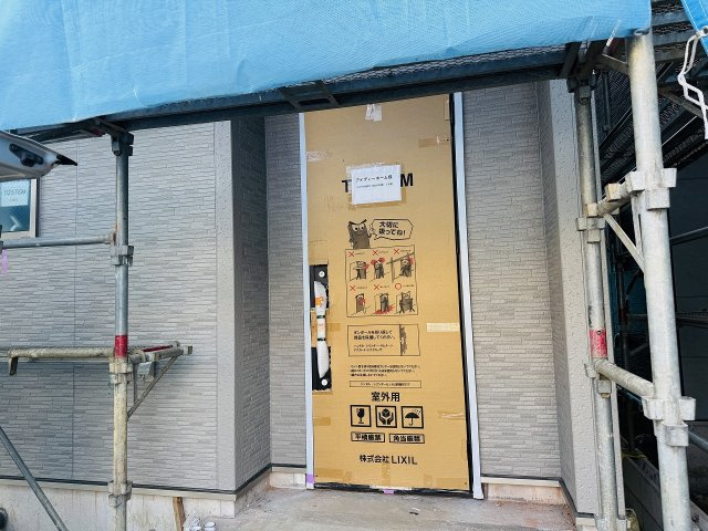 八王子市　暁町　新築一戸建て　０１期の玄関|～玄関は安心のWロックキーを採用～