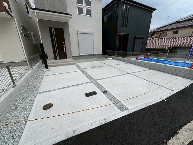 名谷町２期　新築戸建ての駐車場|駐車スペースもあります