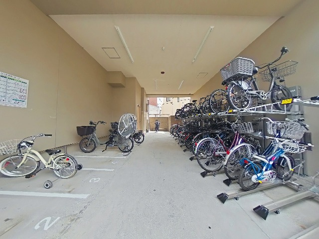 プレステージ豊中桜塚レーヴエッセの駐車場