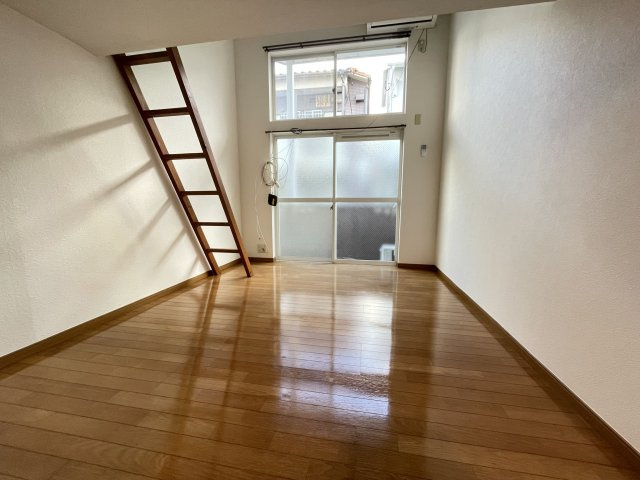 コーポ・セザンヌの居間・リビング