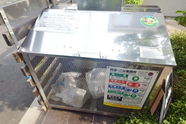 ソシガヤテラスＮのロビー|■敷地内ゴミ置き場■宅配ＢＯＸ■集合ポスト
