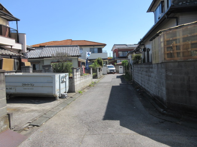 中古戸建　熊谷市小島776-11（リフォーム住宅）の前面道路含む現地写真