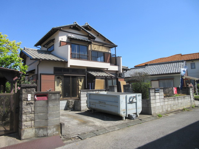 中古戸建　熊谷市小島776-11（リフォーム住宅）の前面道路含む現地写真