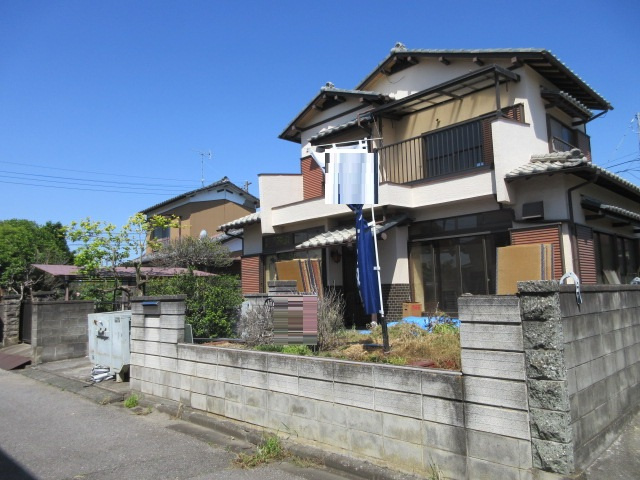 中古戸建　熊谷市小島776-11（リフォーム住宅）の前面道路含む現地写真