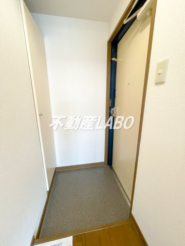 ホワイトハイツ大正の玄関