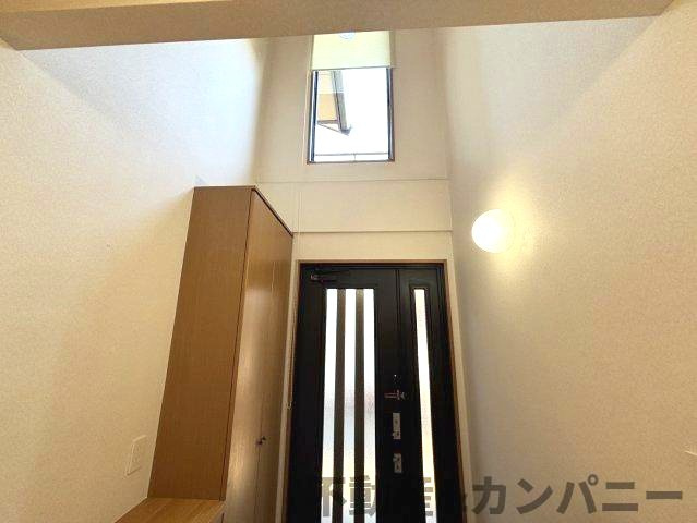 吉藤4丁目の中古のおうち　松山市吉藤4丁目中古戸建のその他|玄関上に窓があり光りが入り明るいです
