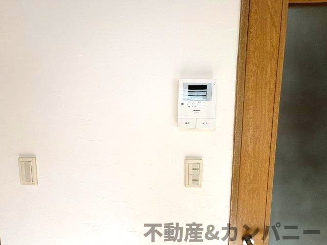 吉藤4丁目の中古のおうち　松山市吉藤4丁目中古戸建の防犯設備|リモコン、スイッチをまとめました