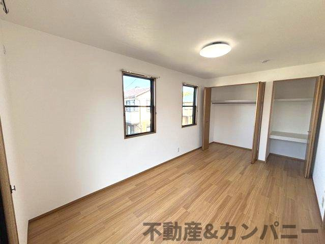吉藤4丁目の中古のおうち　松山市吉藤4丁目中古戸建の洋室|広々とした洋室です