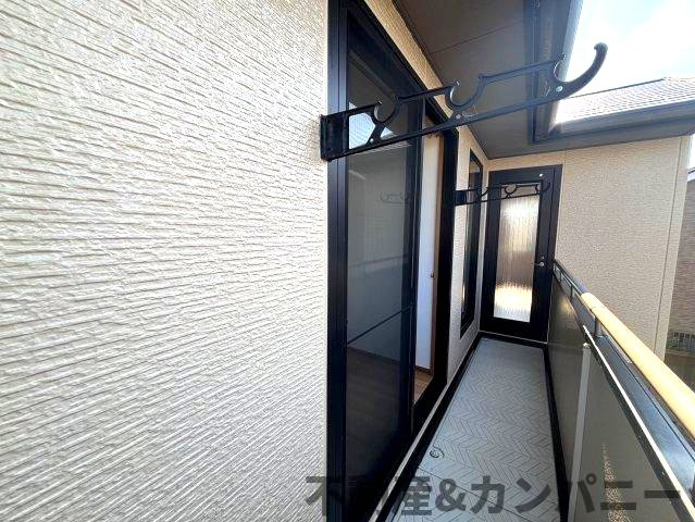 吉藤4丁目の中古のおうち　松山市吉藤4丁目中古戸建のバルコニー|2か所から出入りができるバルコニーです