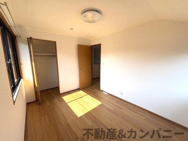 吉藤4丁目の中古のおうち　松山市吉藤4丁目中古戸建の洋室|ゆったりした洋室です