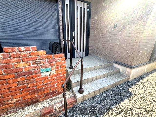 吉藤4丁目の中古のおうち　松山市吉藤4丁目中古戸建のその他|ポーチ部分です