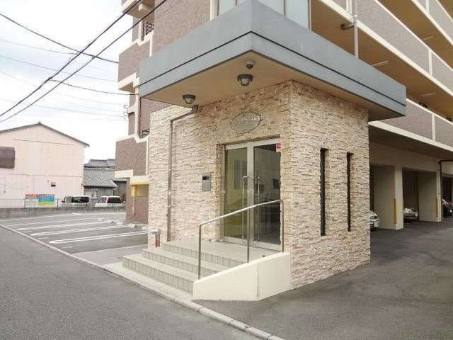 QM壱番館のエントランス