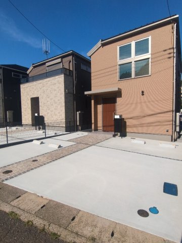 ブルームあざみ野Cの駐車場