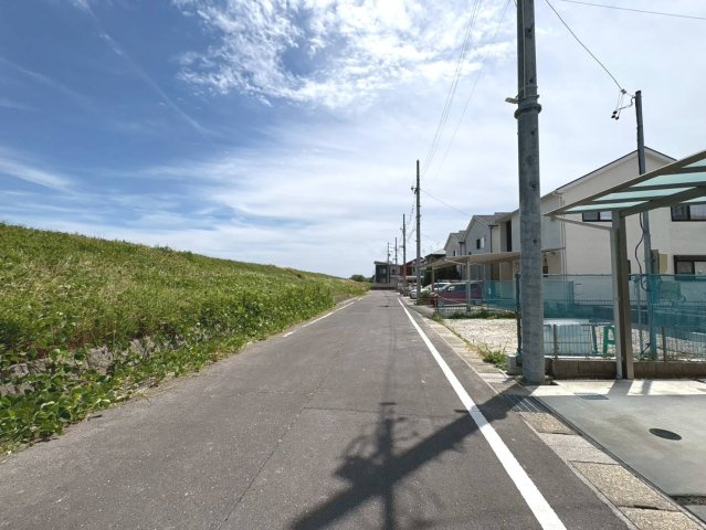 リーブルガーデン　各務原市川島緑町　全2区画分譲の前面道路含む現地写真|「現地（2026年5月31日）撮影」　
■前面道路　
■ヤマダ不動産　株式会社リライフ
