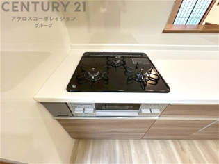 多数の調理器具を同時に使用でき、料理の効率化が可能。省エネで節約になり、様々な料理スタイルに適応できます。また、火力調整が独立しており、手入れや掃除もしやすく、今よりもっとお料理が楽しくなるかも。