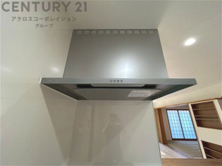 パワフルな吸引力で調理中の臭気等をしっかり処理してくれ、室内を快適に保ってくれます。