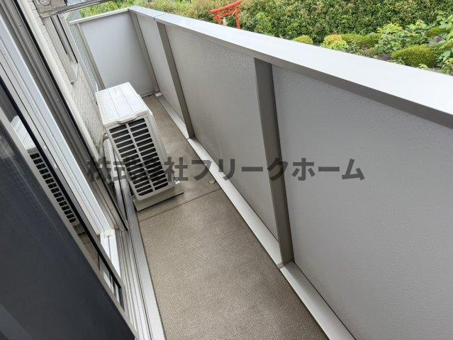 小金井市本町４丁目のアパートのバルコニー