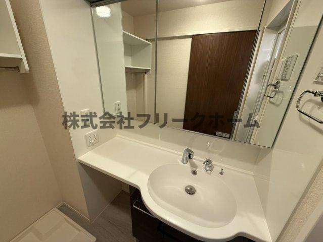 小金井市本町４丁目のアパートの洗面所