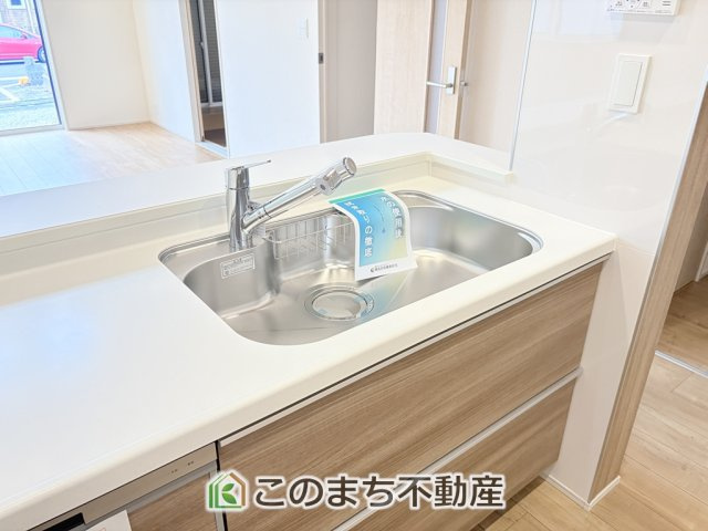 ブルーミングガーデン宇都宮市江曽島町の設備|同社施工物件の写真です。※建具やフローリング、その他仕様が違う場合がございます。